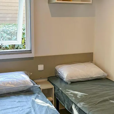 Cozy Stacaravan In Sete Meze