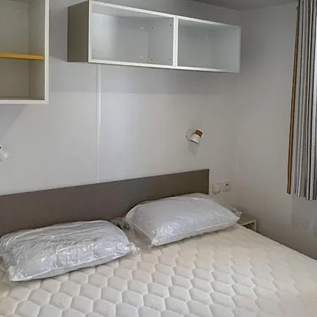 Cozy Stacaravan In Sete Campsite 4*